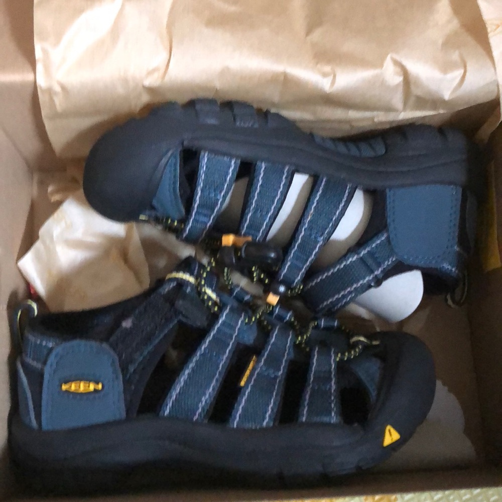 New Keen Waterproof toddler sandals